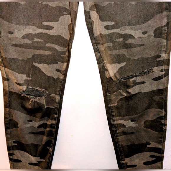 AMERICAN EAGLE Olive Green Camo jeans - brand new with tags - size 16 Regular - Picture 3 of 5